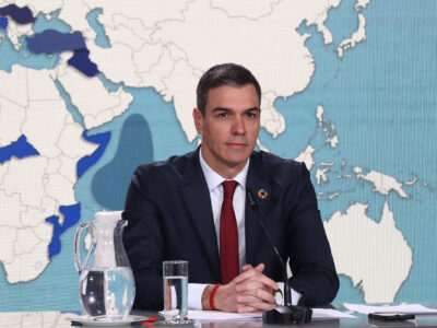 El presidente del Gobierno, Pedro Sánchez, en la videoconferencia mantenida con los militares españoles en el exterior. | Pool Moncloa/Fernando Calvo. La Moncloa, Madrid